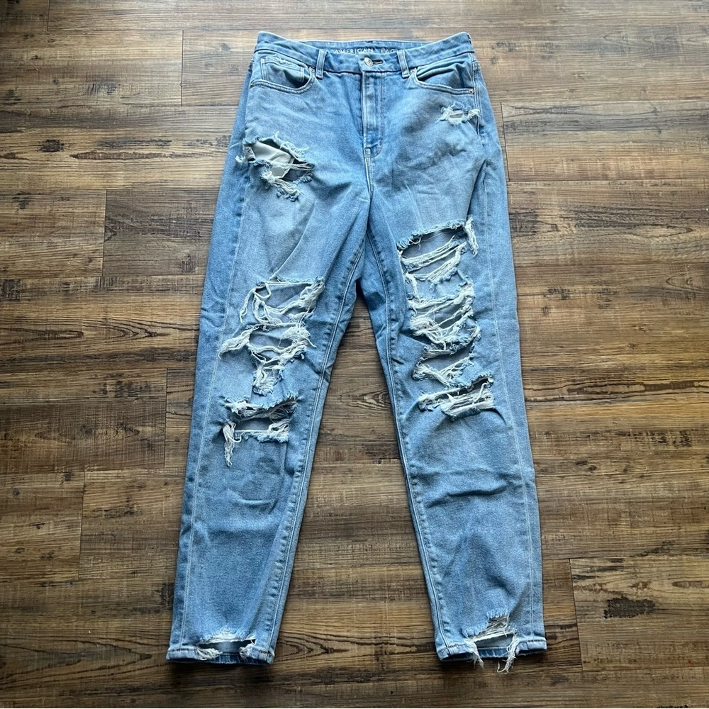 American Eagle Womens Curvy Mom Jeans Light Wash Distressed High Rise Size 8 Reg